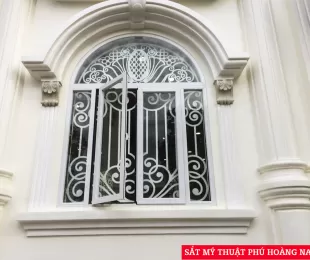 Khung Bảo Vệ Cửa Sổ Sắt Mỹ Thuật Giá Bao Nhiêu | PHN