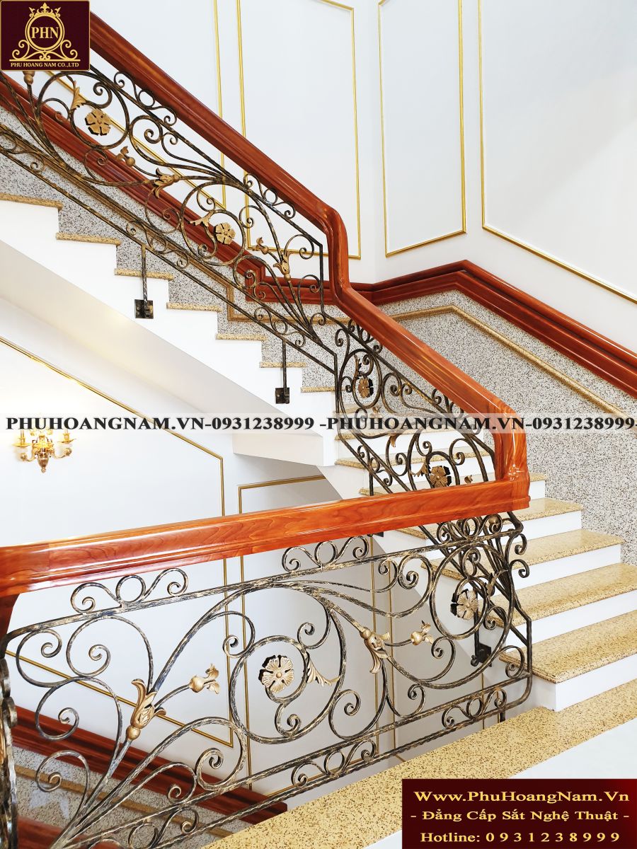 Cầu thang sắt mỹ thuật kết hợp tay vịn gỗ
