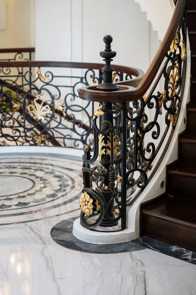 Trụ đê ba lan can cầu thang sắt mỹ thuật đẹp